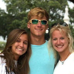 Meet your Posher, Leanna